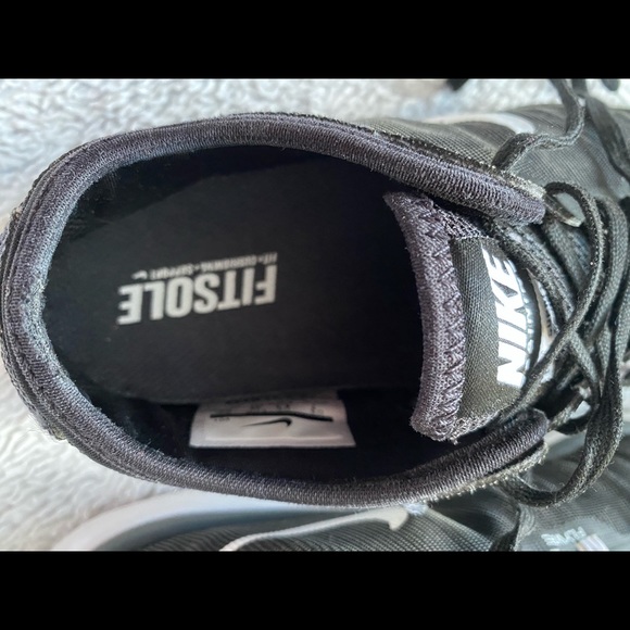 USED NIKE SHOES - Picture 6 of 16